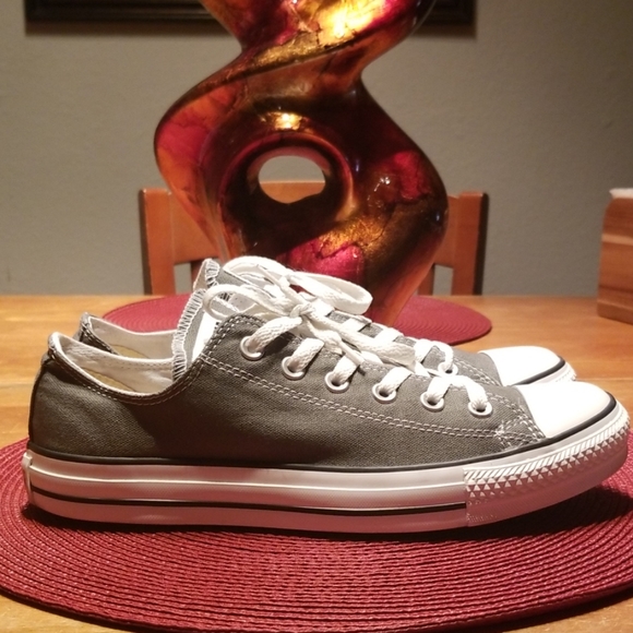 Converse Shoes - Converse Chuck Taylor unisex. Size W10/M8